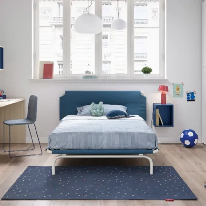 Cameretta componibile con letto ad una piazza e mezza e pensili sospesi Kids space 05 di Nidi