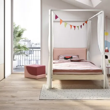 Cameretta componibile con letto a baldacchino e armadio ad ante scorrevoli Kids space 06 di Nidi