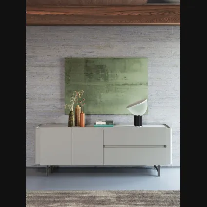 Madia Surf in laccato grigio silk con top in hpl marble sand di Astor Mobili