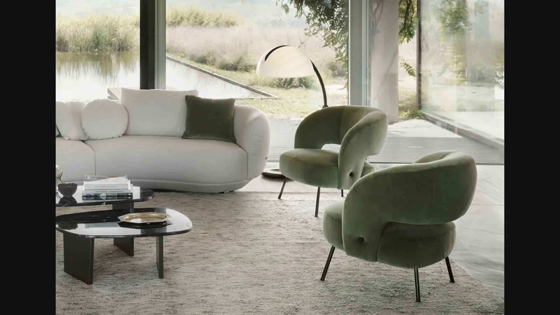 Poltroncina di design in velluto Soufflé di Nicoline