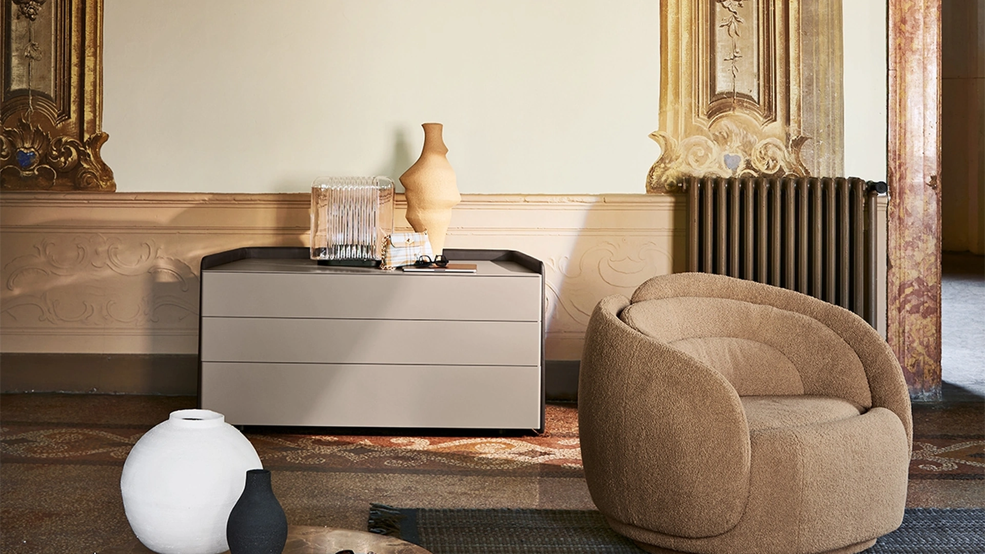 Poltroncina Peonia in tessuto imbottito di Pianca