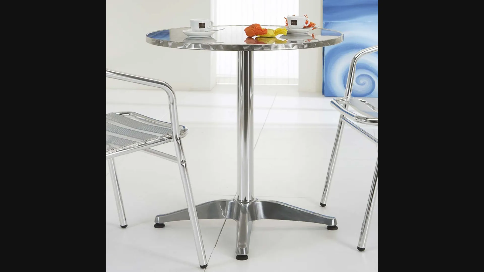 Tavolo rotondo Allumix Table in acciaio Inox bulinato di La Seggiola