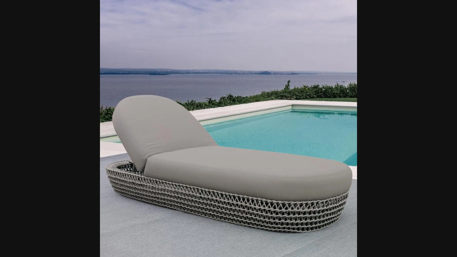 Lettino Couch in tessuto con struttura in alluminio rivestito con corda intrecciata di La Seggiola